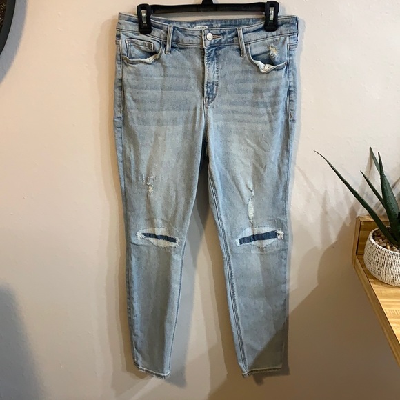 Old Navy Rockstar Super Skinny Jeans Light Wash Size 10 - Picture 3 of 16